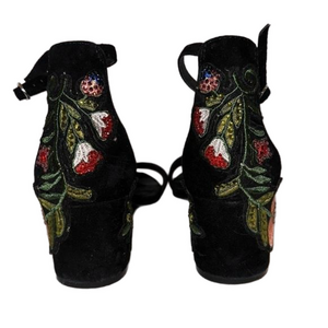 Steve Madden Inca Black Suede with Embroidered Flowers Heels Size 7 - EUC